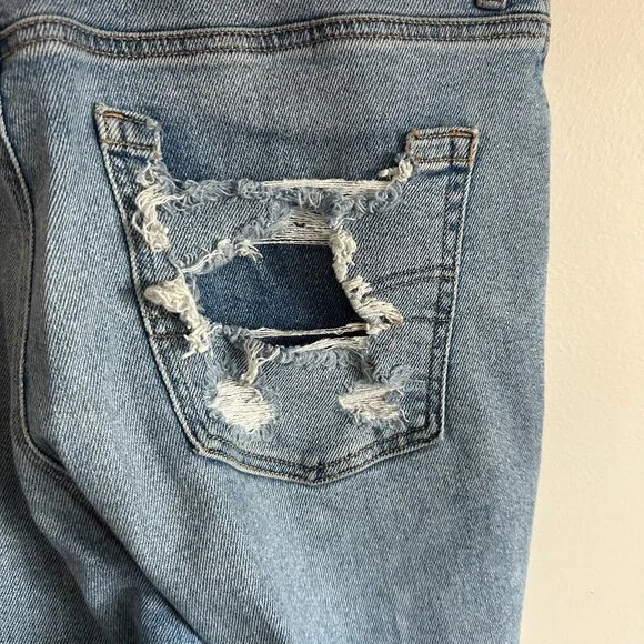 AE Ripped Relaxed Mom Jean - Picture 12 of 14